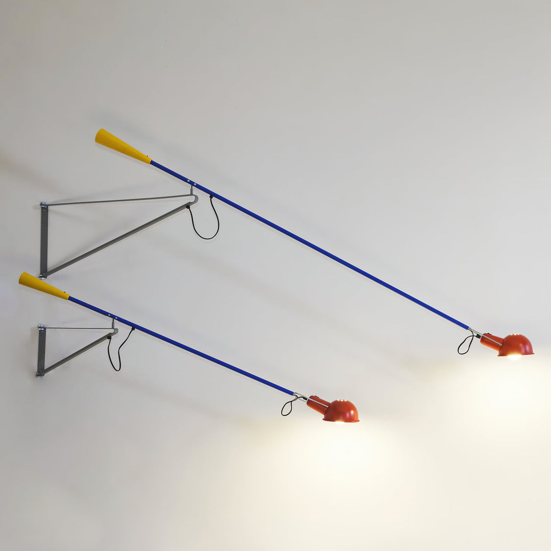 Lampa ścienna z długim ramieniem