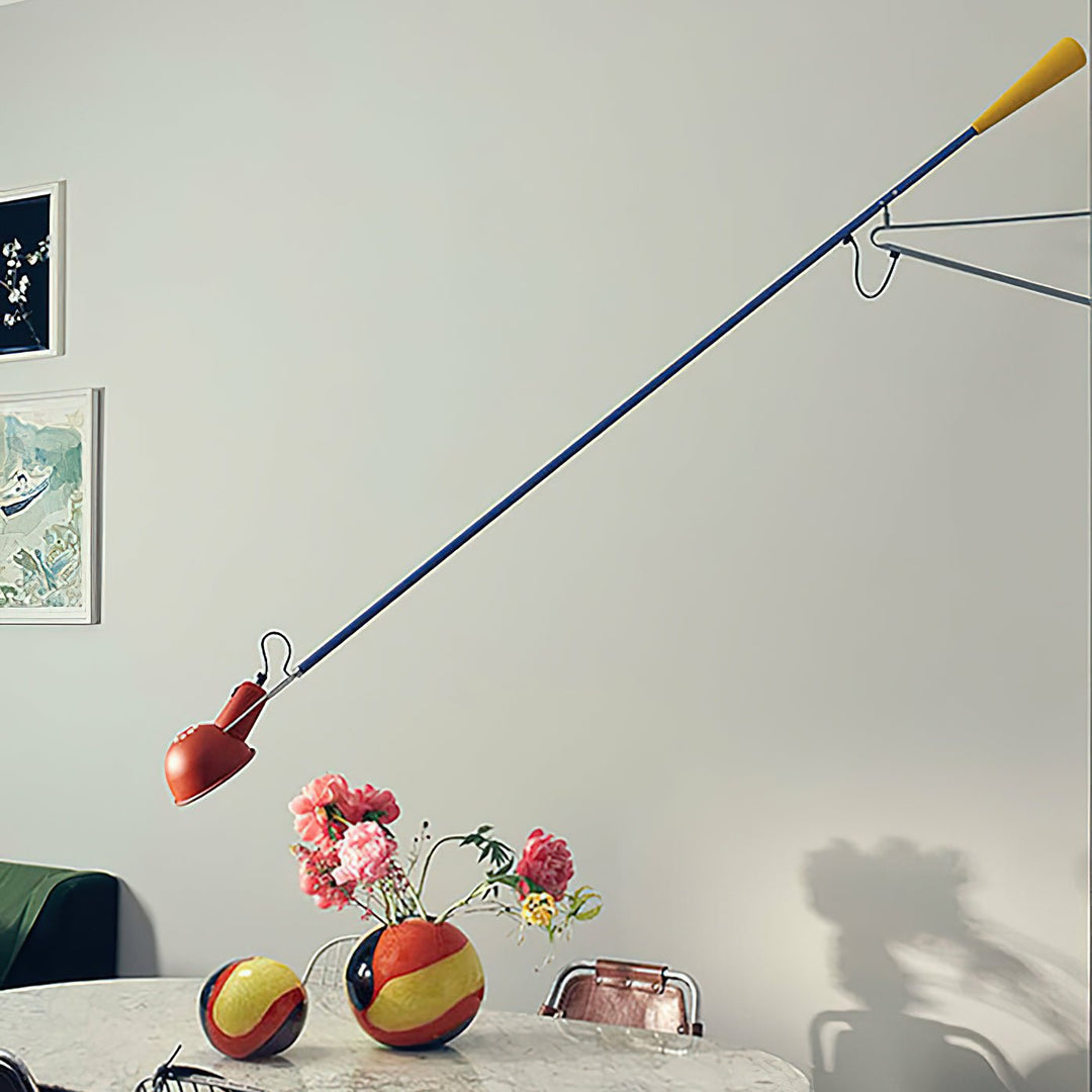 Lampa ścienna z długim ramieniem