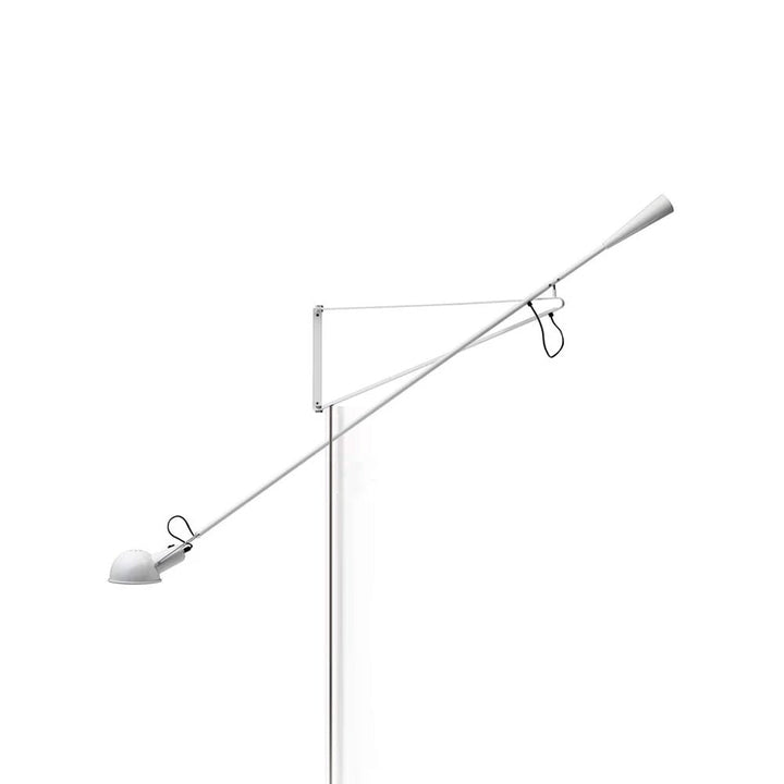 Lampa ścienna z długim ramieniem