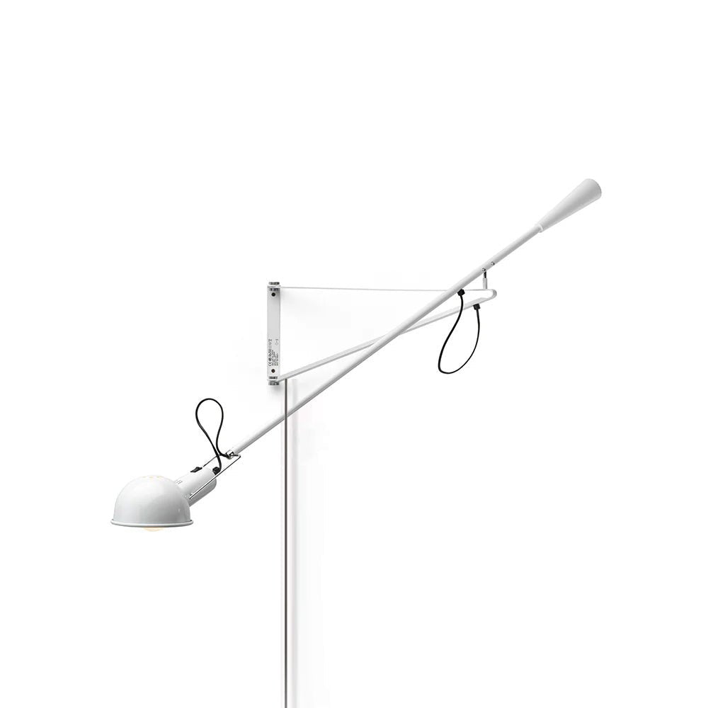 Lampa ścienna z długim ramieniem
