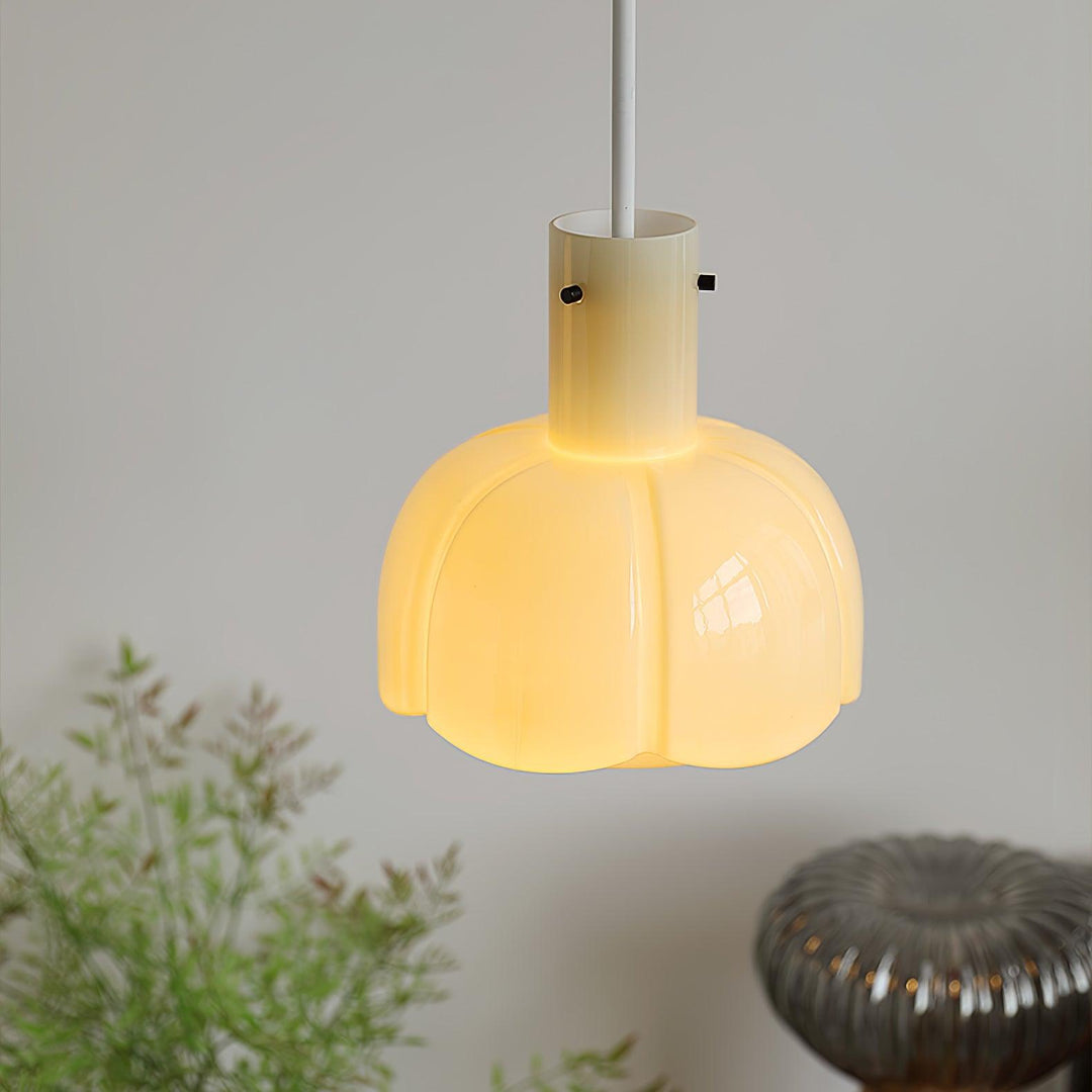 Lampa wisząca Lumina ze szklanymi płatkami