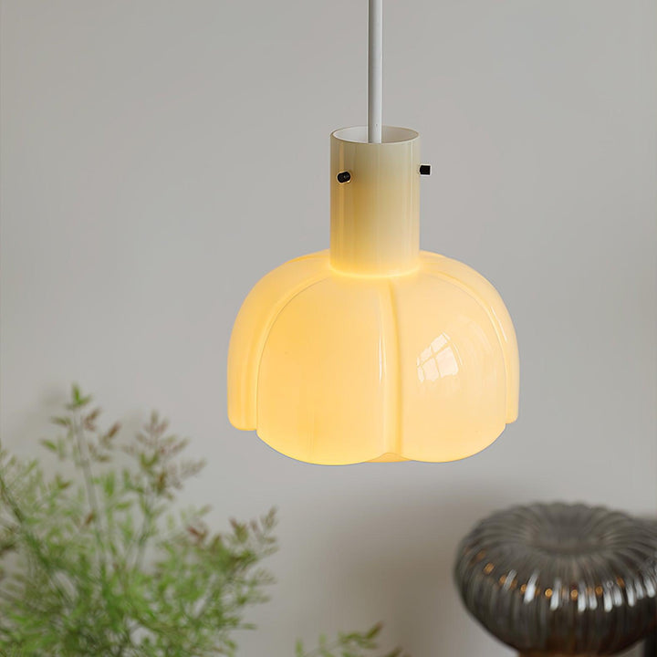 Lampa wisząca Lumina ze szklanymi płatkami