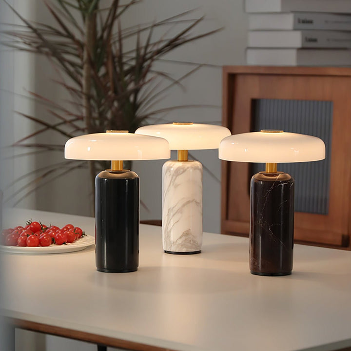 Lampa stołowa Lunara z marmuru