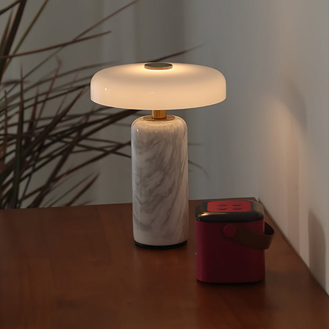 Lampa stołowa Lunara z marmuru