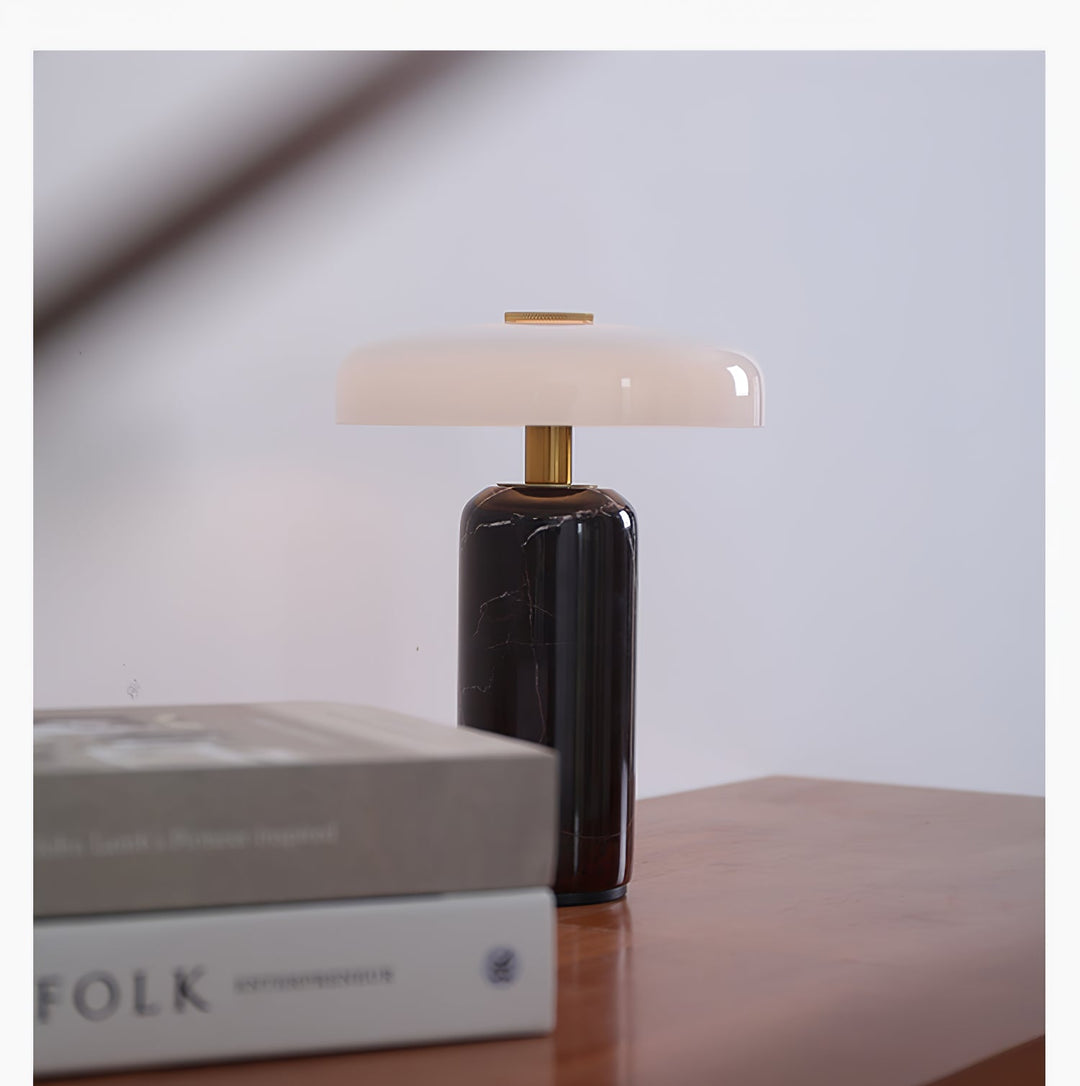 Lampa stołowa Lunara z marmuru