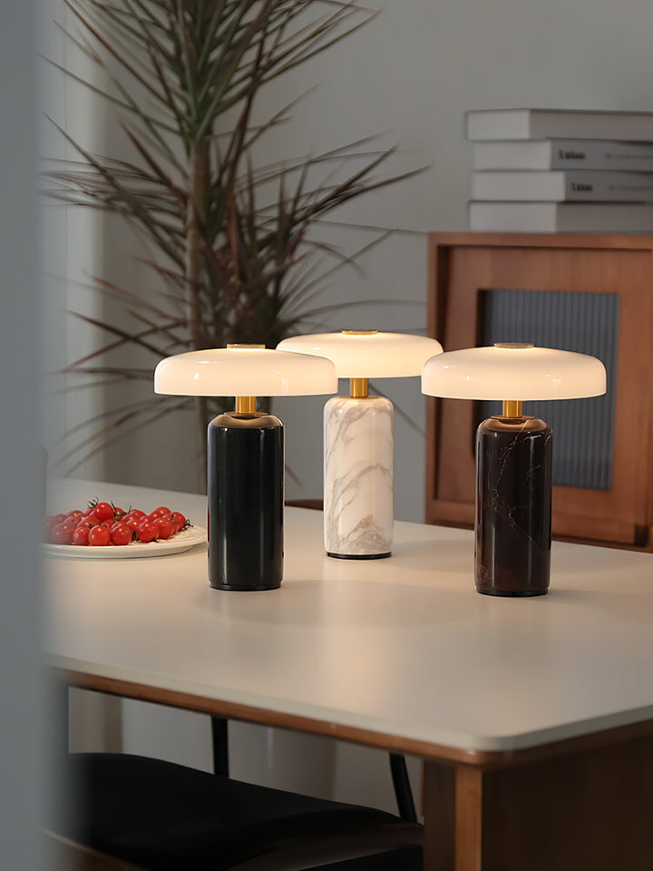 Lampa stołowa Lunara z marmuru