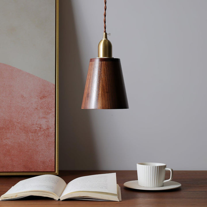 Lampa wisząca Lyfa z orzecha