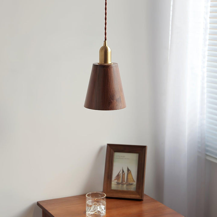 Lampa wisząca Lyfa z orzecha