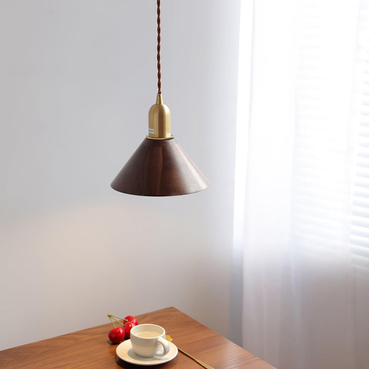 Lampa wisząca Lyfa z orzecha
