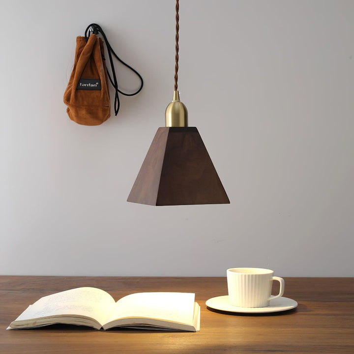 Lampa wisząca Lyfa z orzecha
