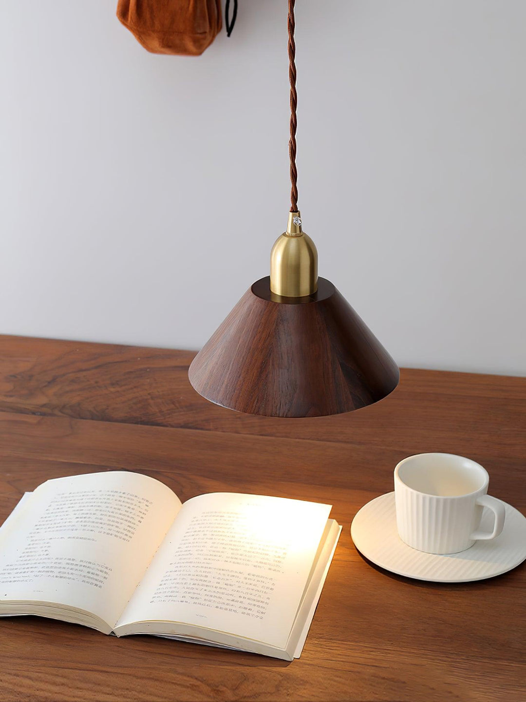 Lampa wisząca Lyfa z orzecha