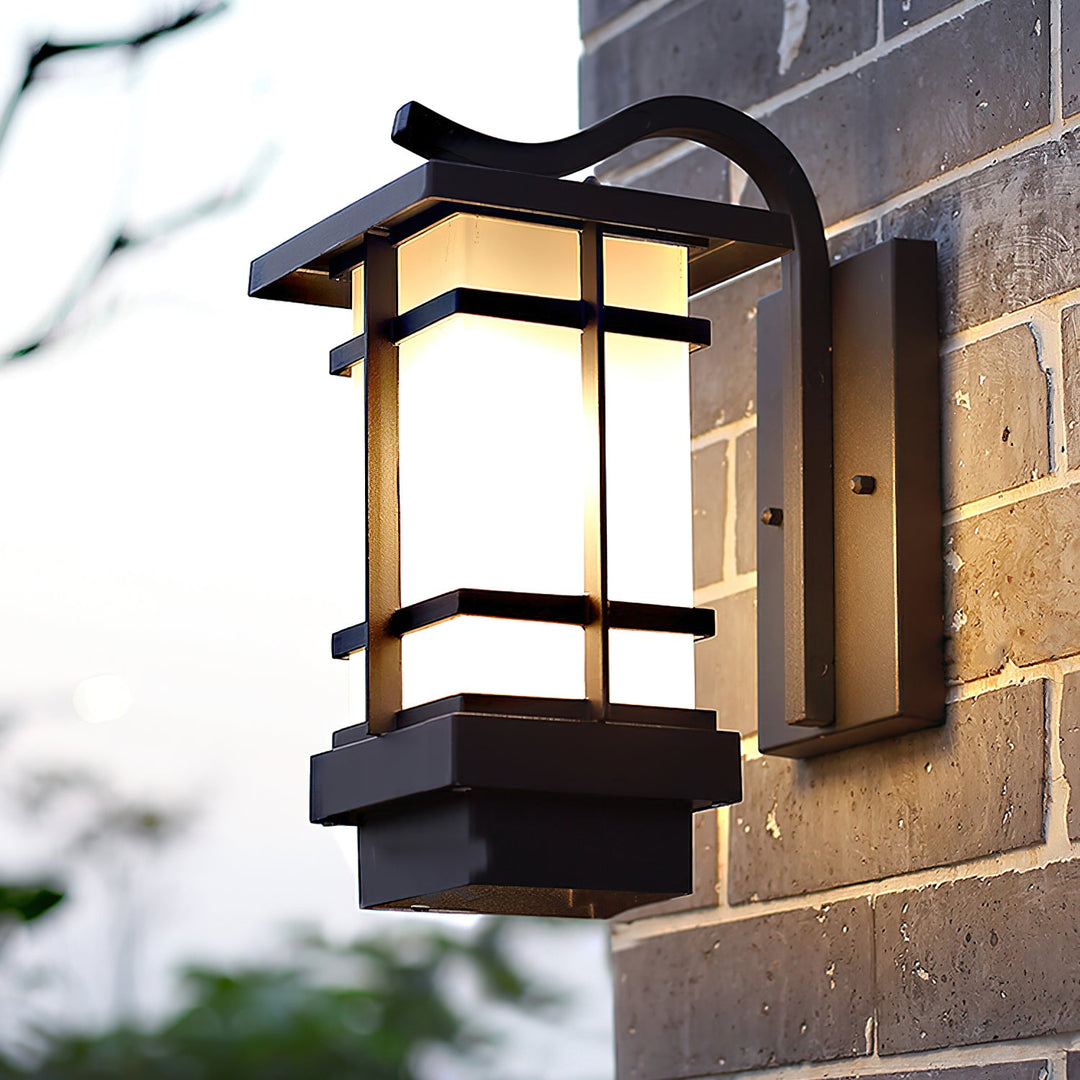 Lampa ścienna Madison Lantern na zewnątrz