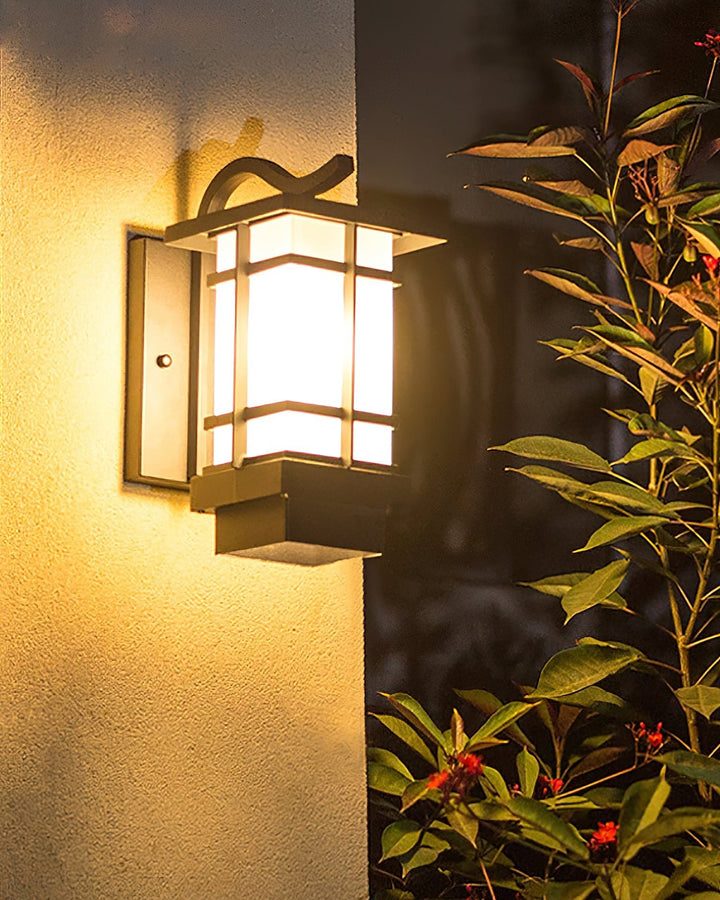 Lampa ścienna Madison Lantern na zewnątrz