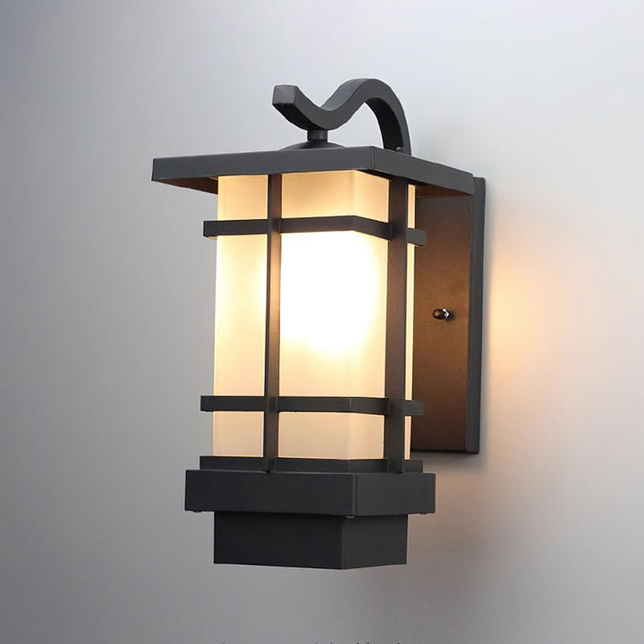 Lampa ścienna Madison Lantern na zewnątrz
