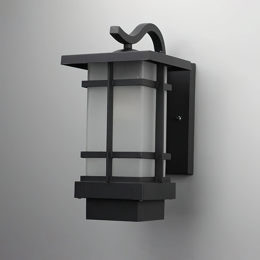 Lampa ścienna Madison Lantern na zewnątrz