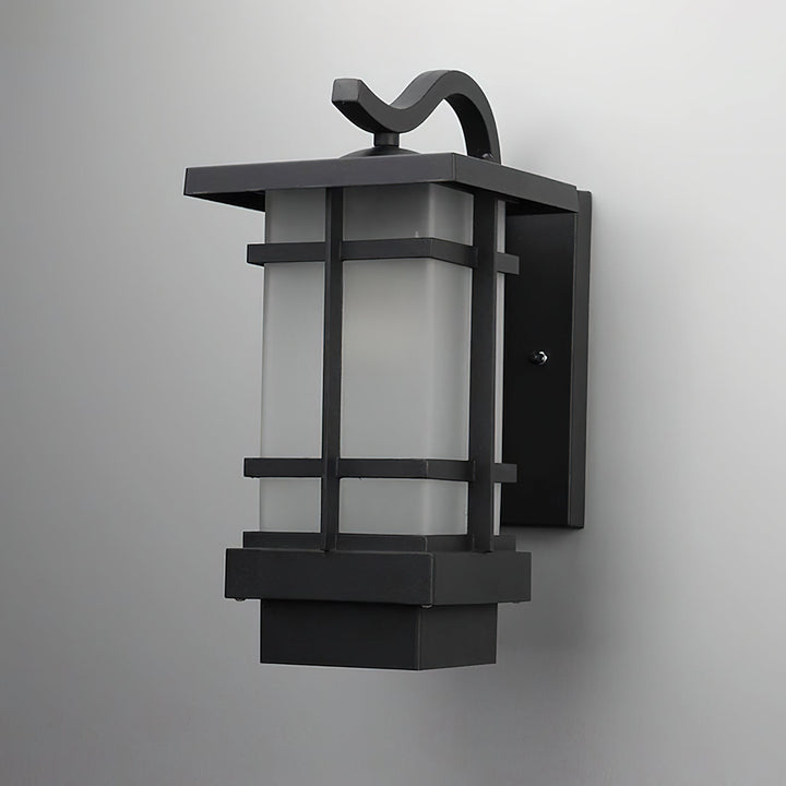 Lampa ścienna Madison Lantern na zewnątrz