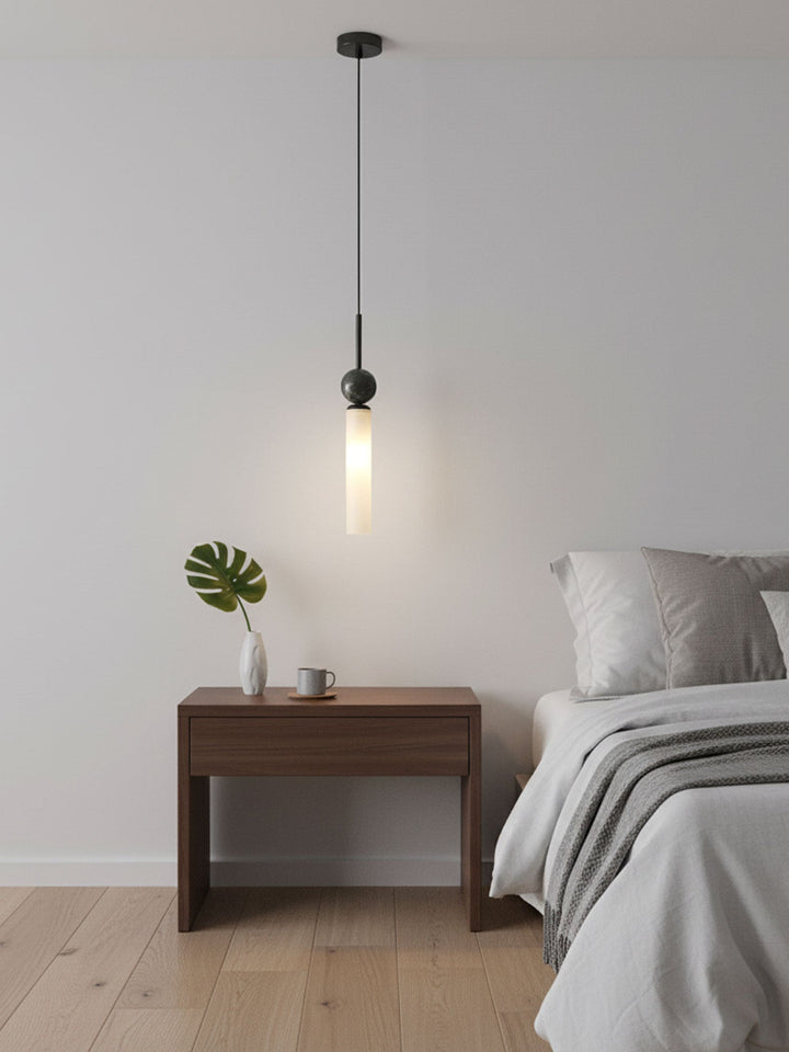 Lampa wisząca z marmuru w pionie
