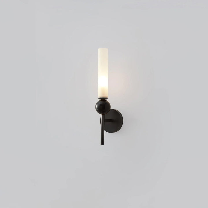 Lampa ścienna w pionie z marmuru