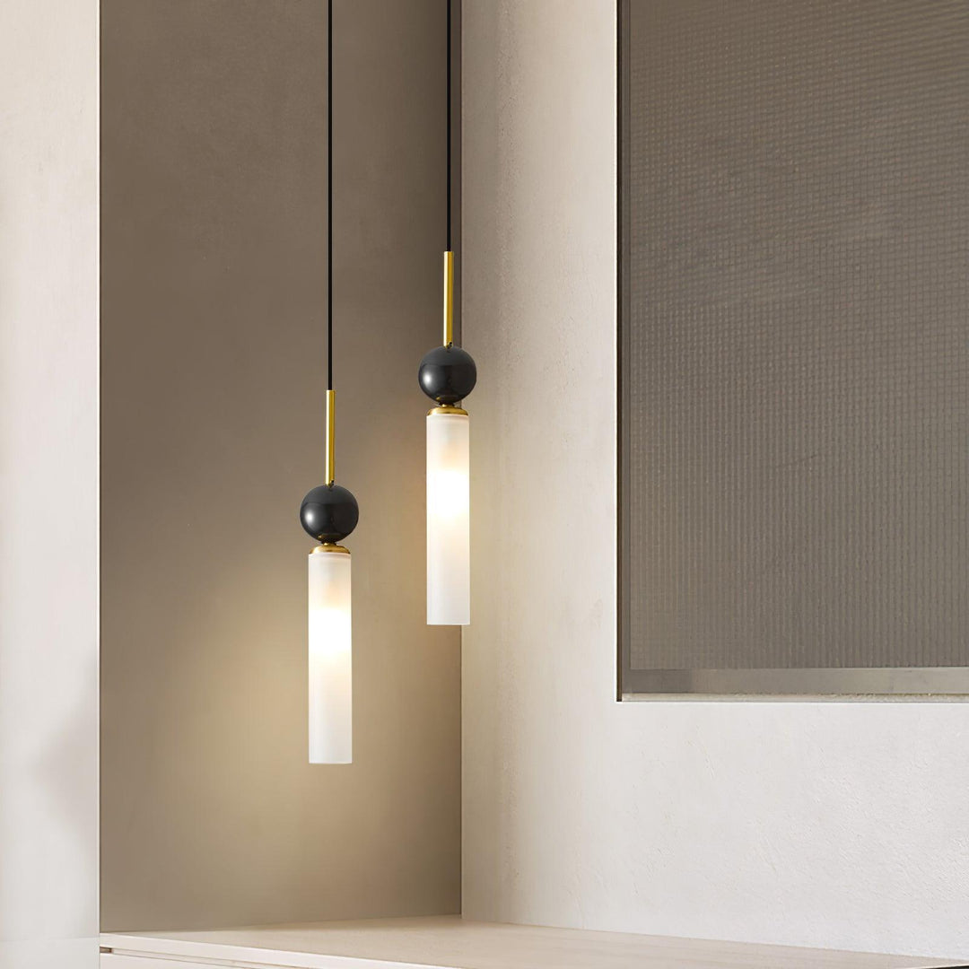 Lampa wisząca z marmuru w pionie