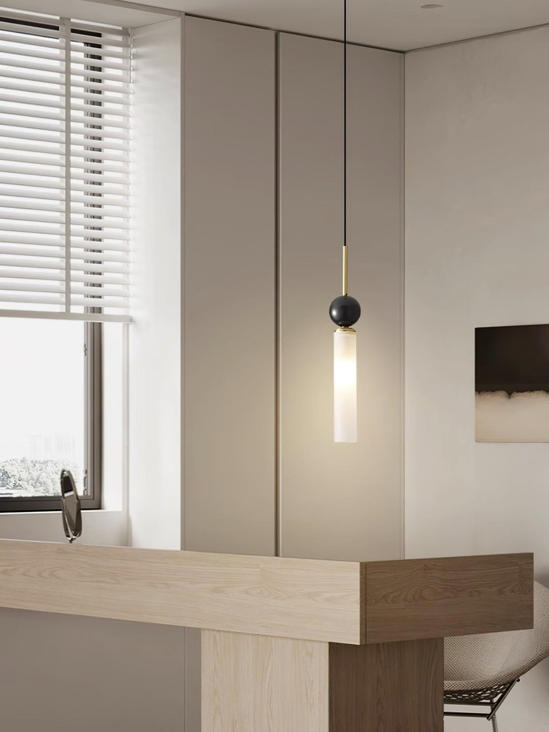 Lampa wisząca z marmuru w pionie