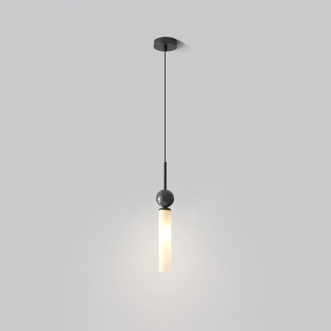 Lampa wisząca z marmuru w pionie