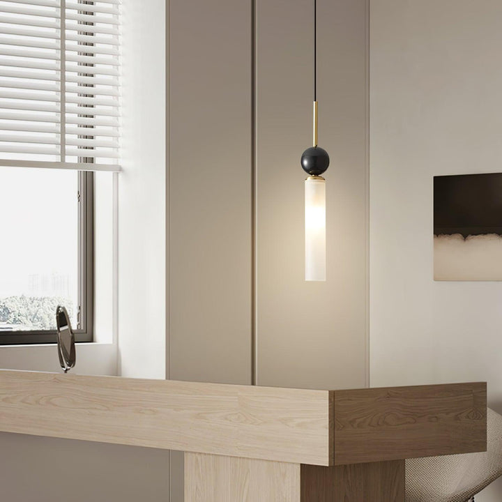 Lampa wisząca z marmuru w pionie