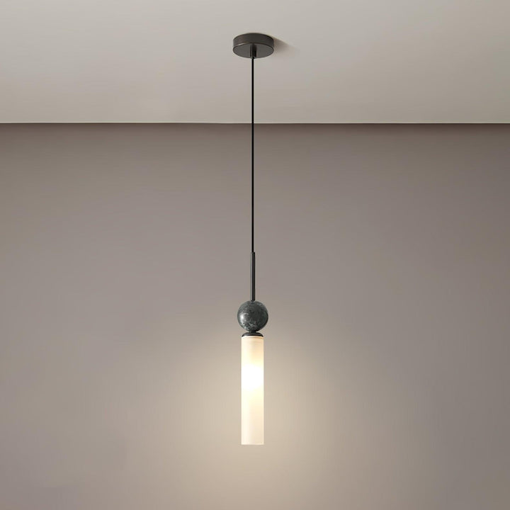 Lampa wisząca z marmuru w pionie