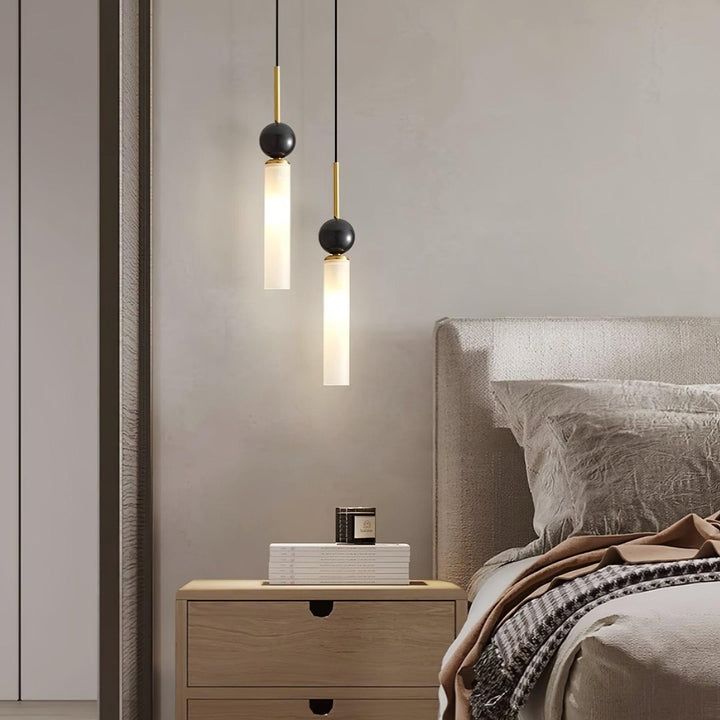 Lampa wisząca z marmuru w pionie
