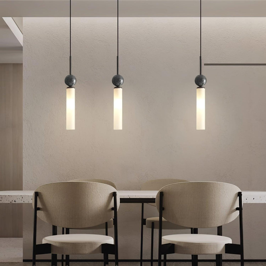Lampa wisząca z marmuru w pionie