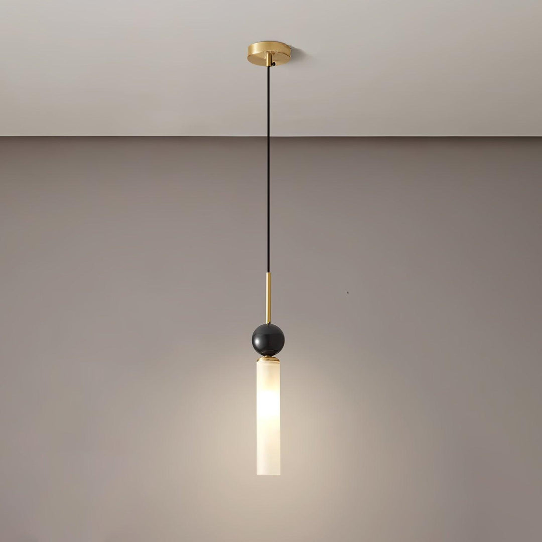 Lampa wisząca z marmuru w pionie