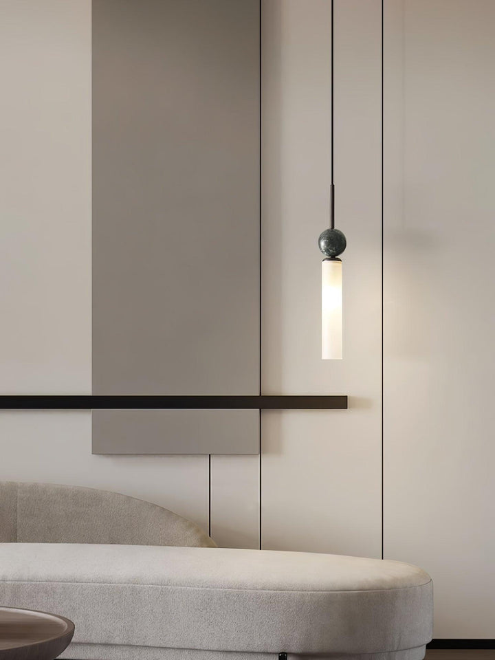 Lampa wisząca z marmuru w pionie