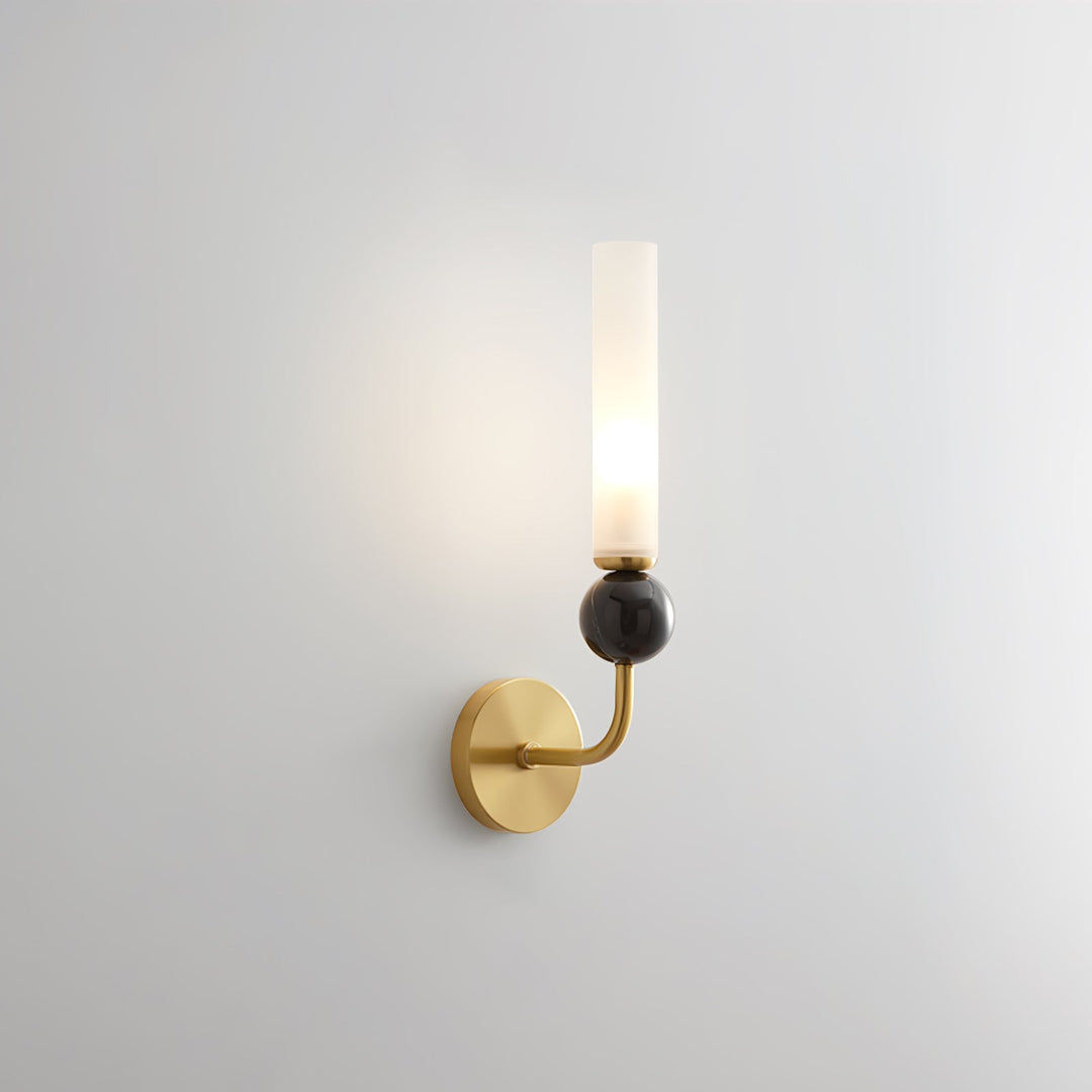 Lampa ścienna w pionie z marmuru