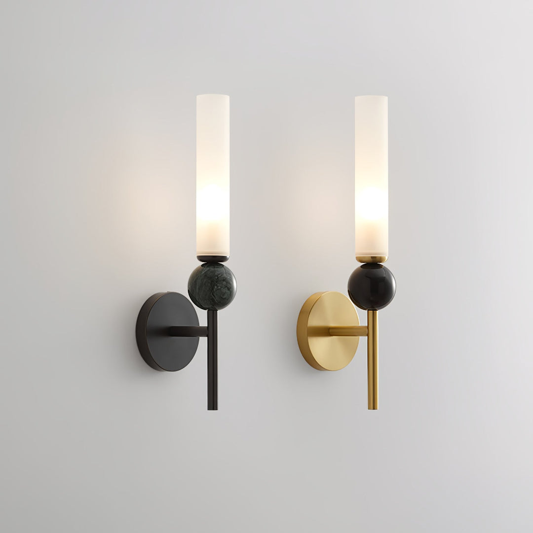 Lampa ścienna w pionie z marmuru