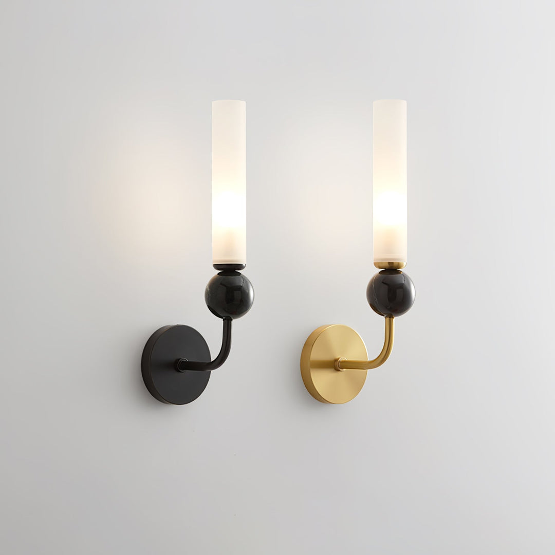 Lampa ścienna w pionie z marmuru