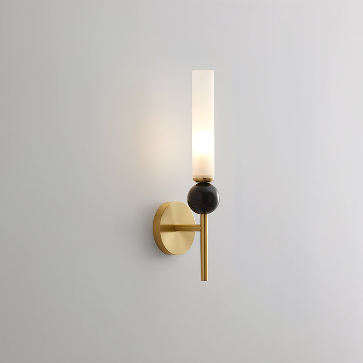 Lampa ścienna w pionie z marmuru