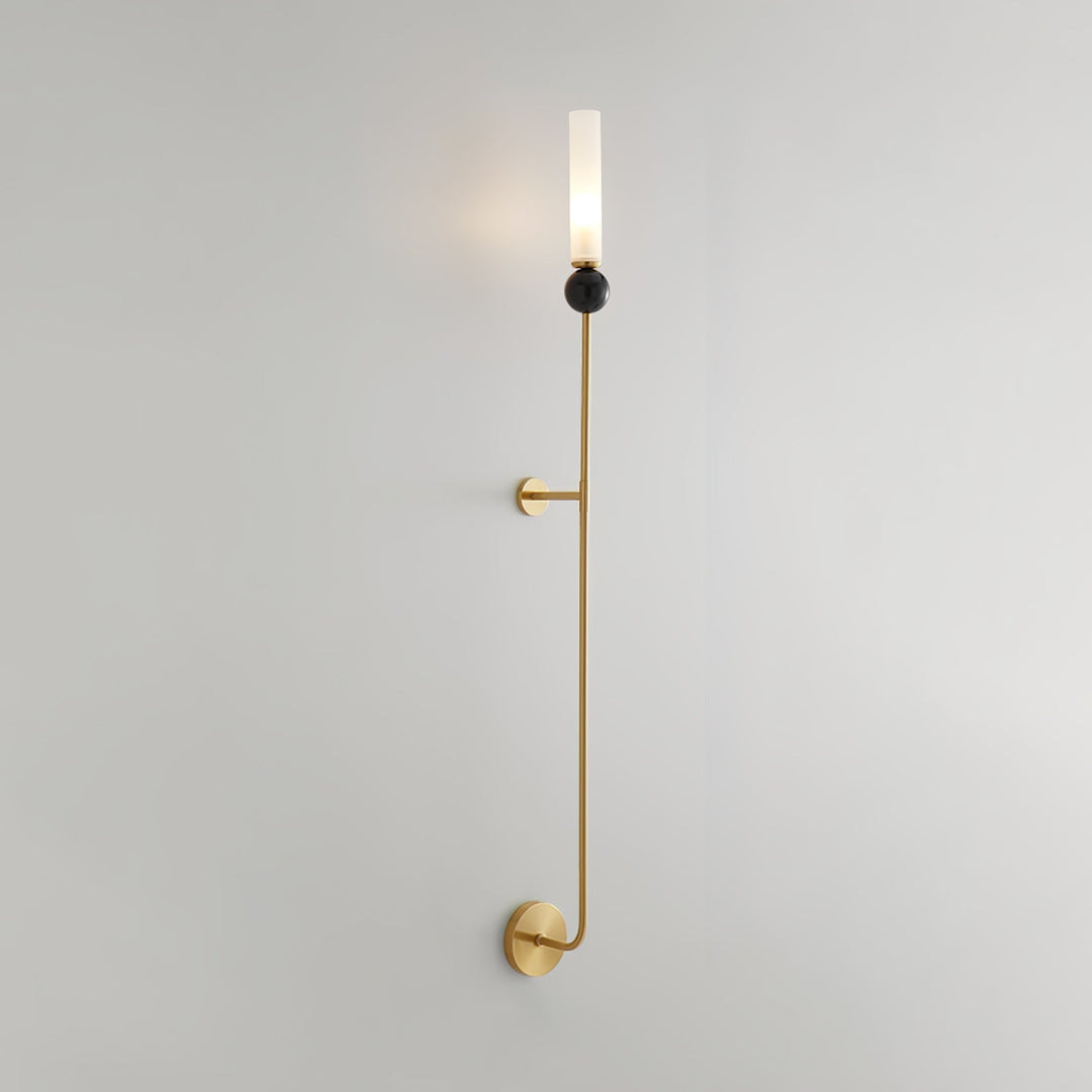 Lampa ścienna w pionie z marmuru