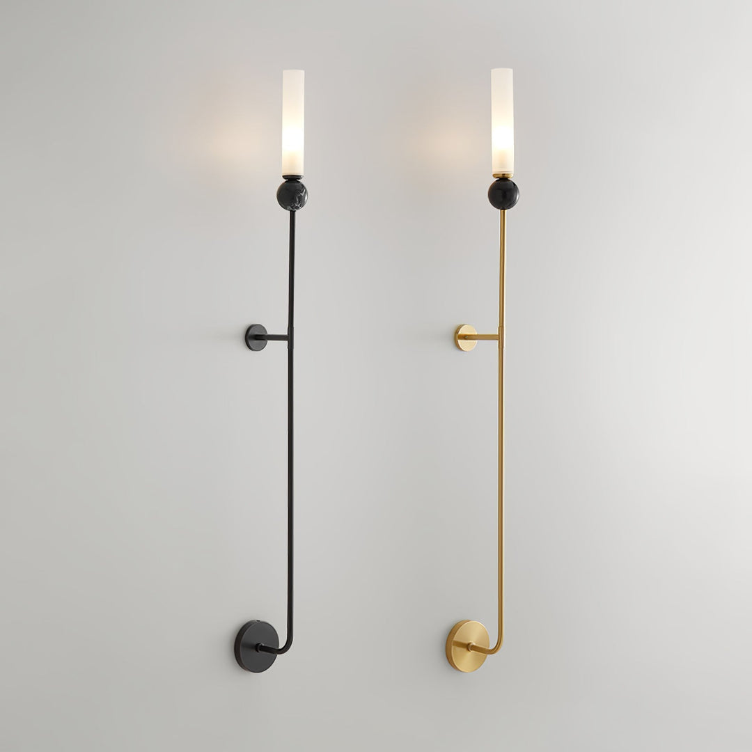 Lampa ścienna w pionie z marmuru
