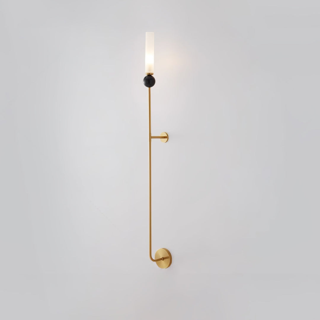 Lampa ścienna w pionie z marmuru