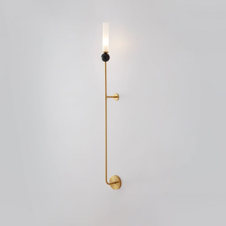 Lampa ścienna w pionie z marmuru