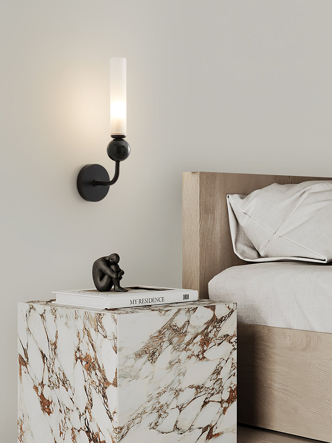 Lampa ścienna w pionie z marmuru