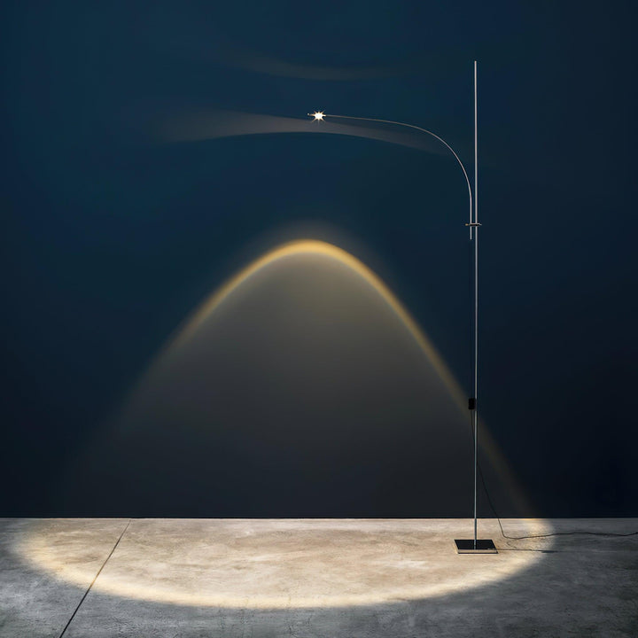 Lampa Podłogowa z Metalowym Korpusem