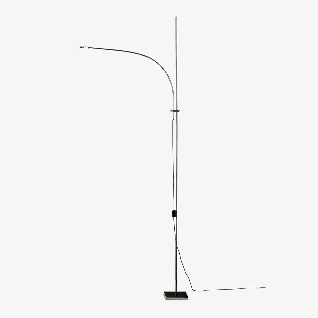 Lampa Podłogowa z Metalowym Korpusem