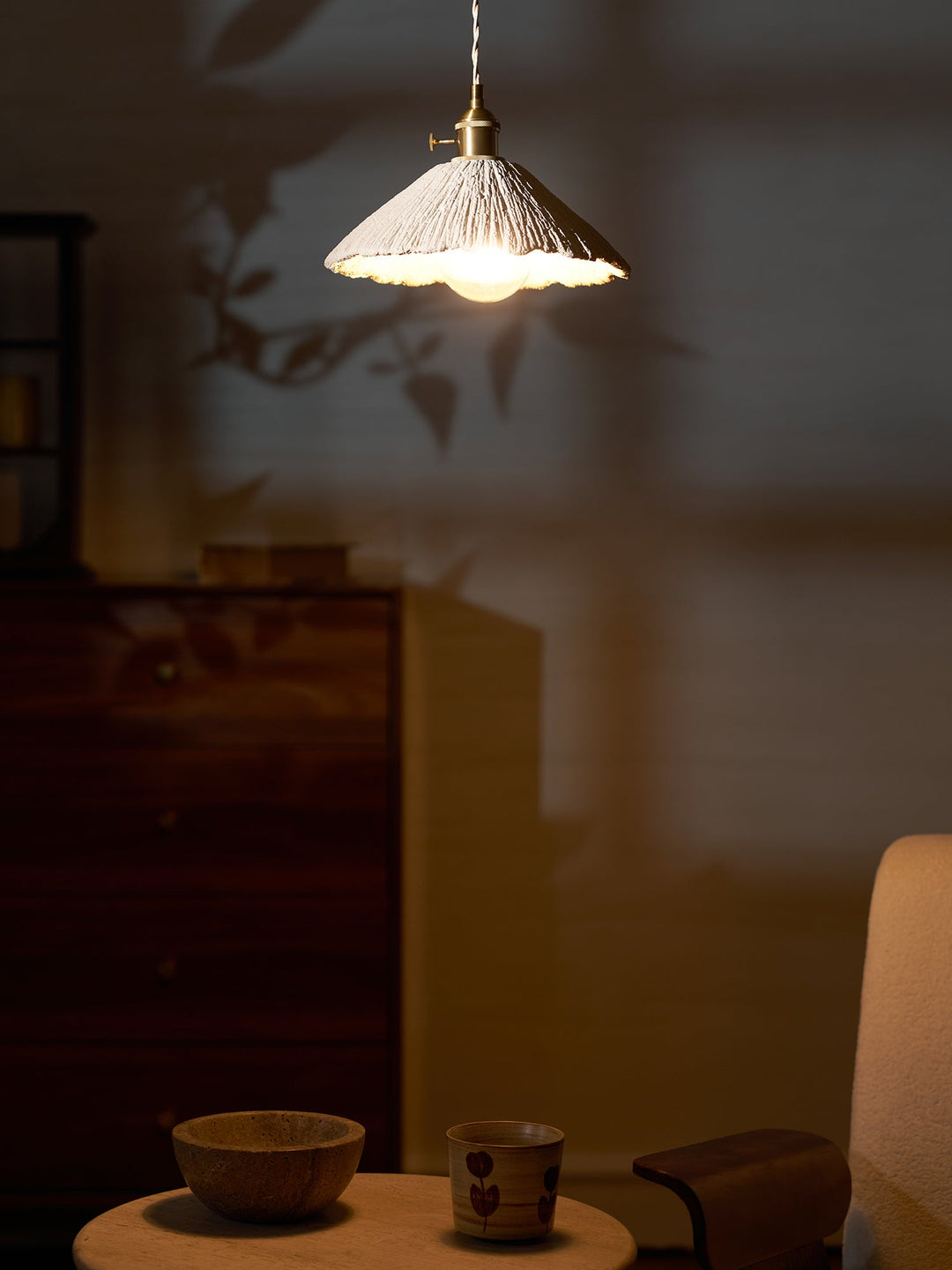 Lampa wisząca z mikrocementu