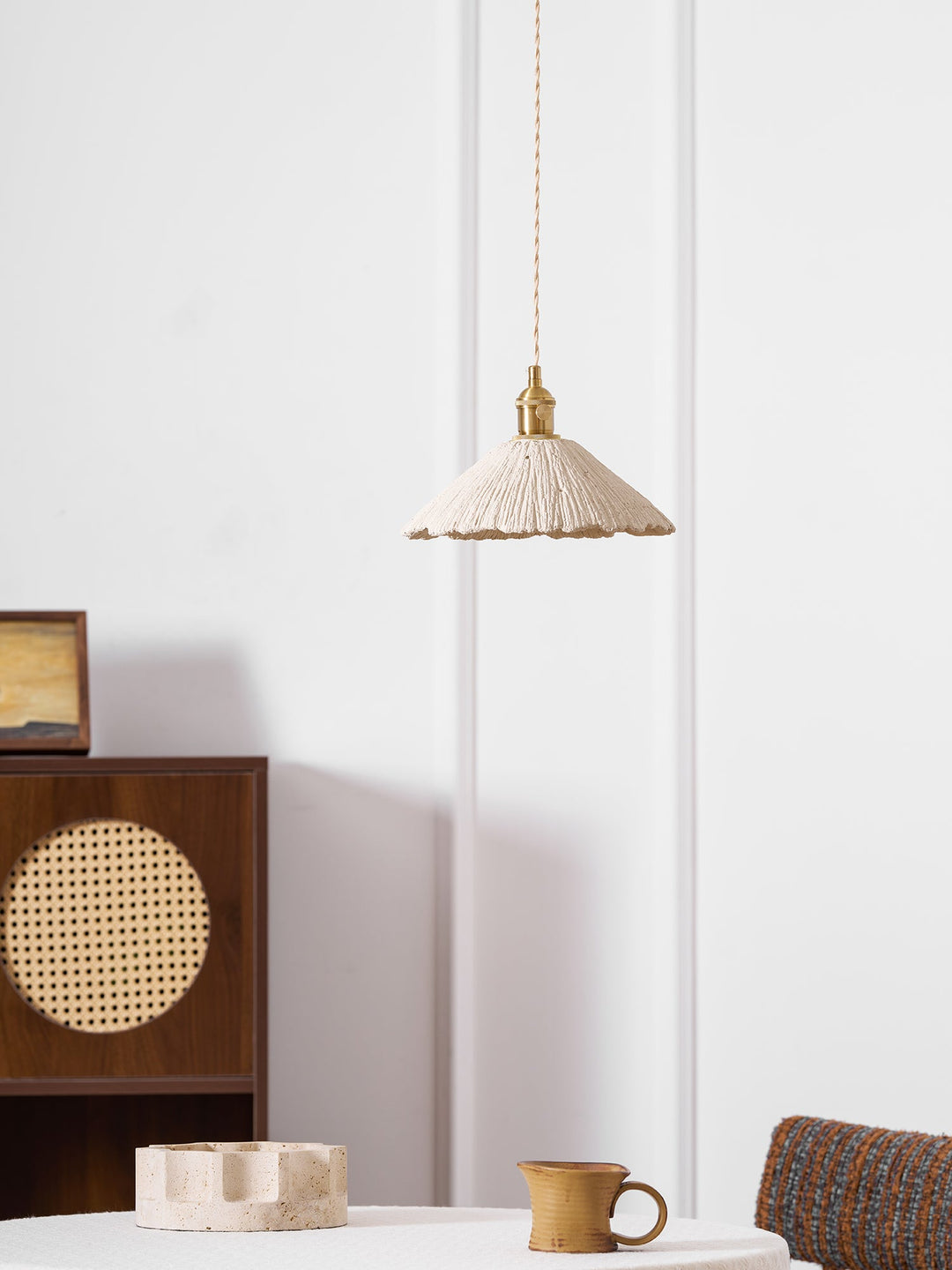 Lampa wisząca z mikrocementu