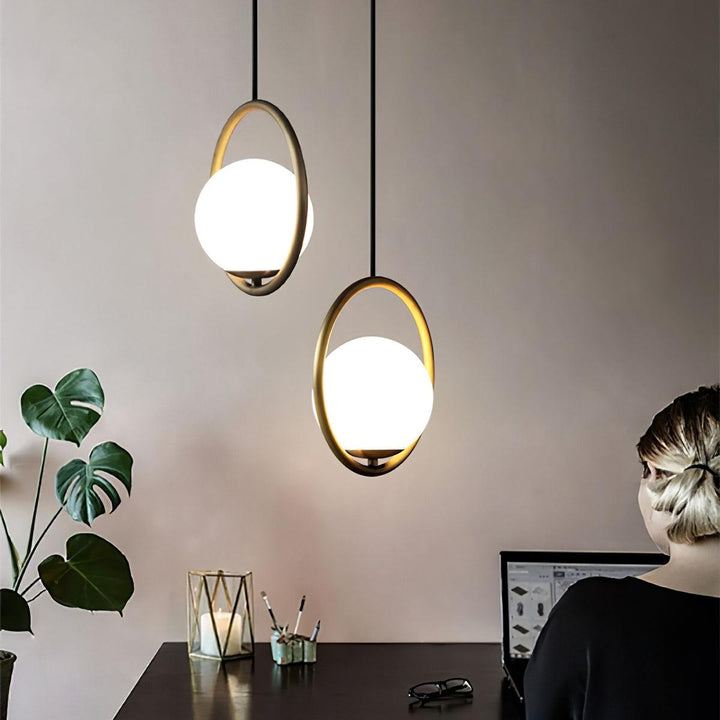 Mosiężna lampa wisząca Loop