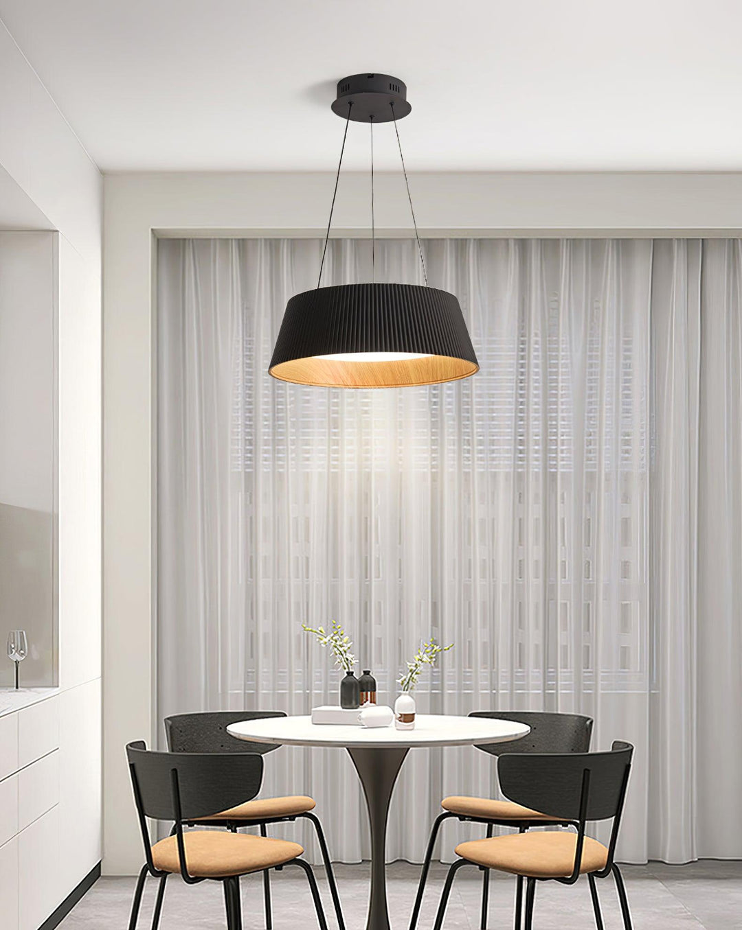 Nowoczesna Lampa Wisząca z Żebrowanym Kloszem