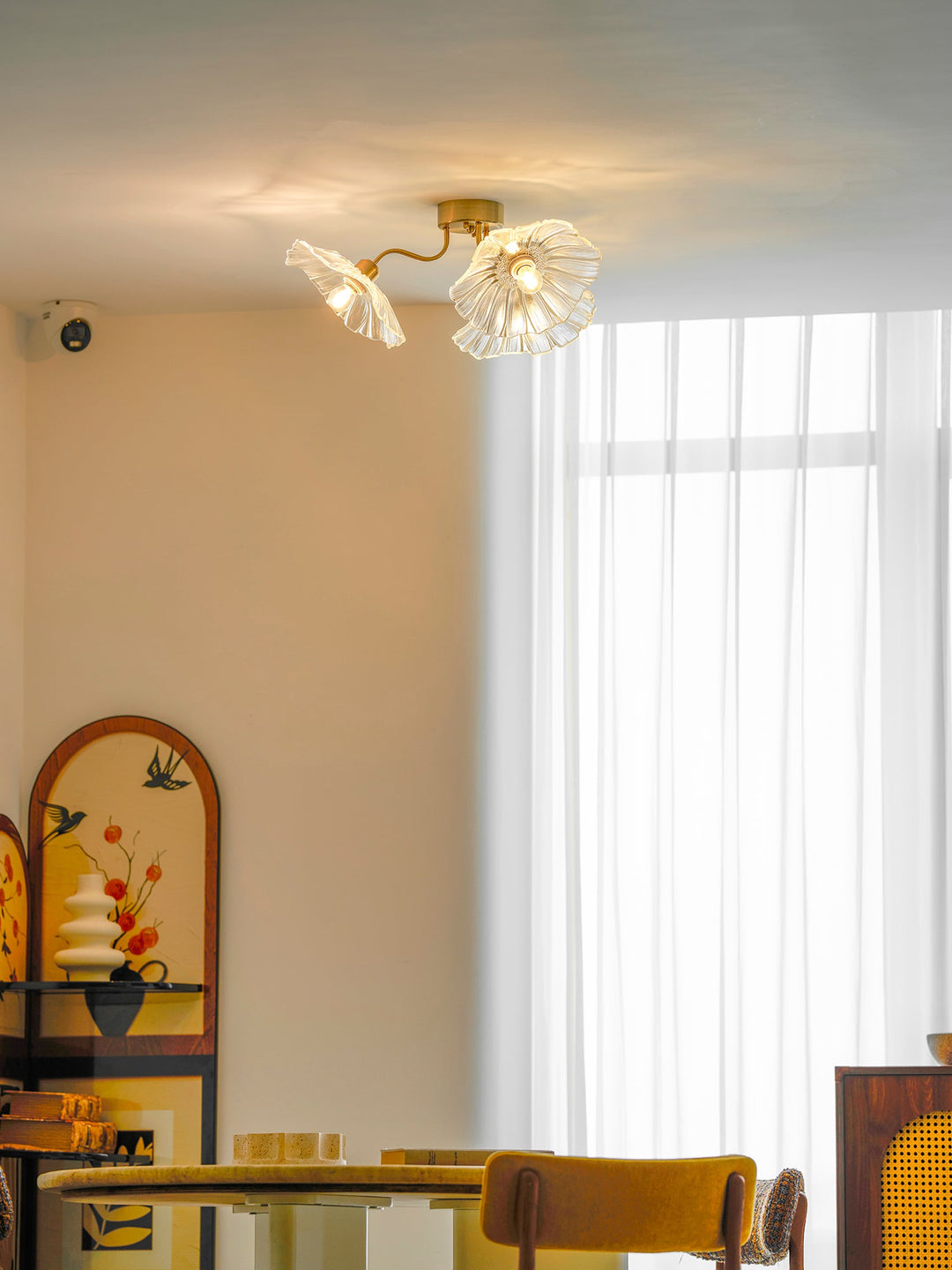 Lampa sufitowa z szkła w kształcie liścia lotosu