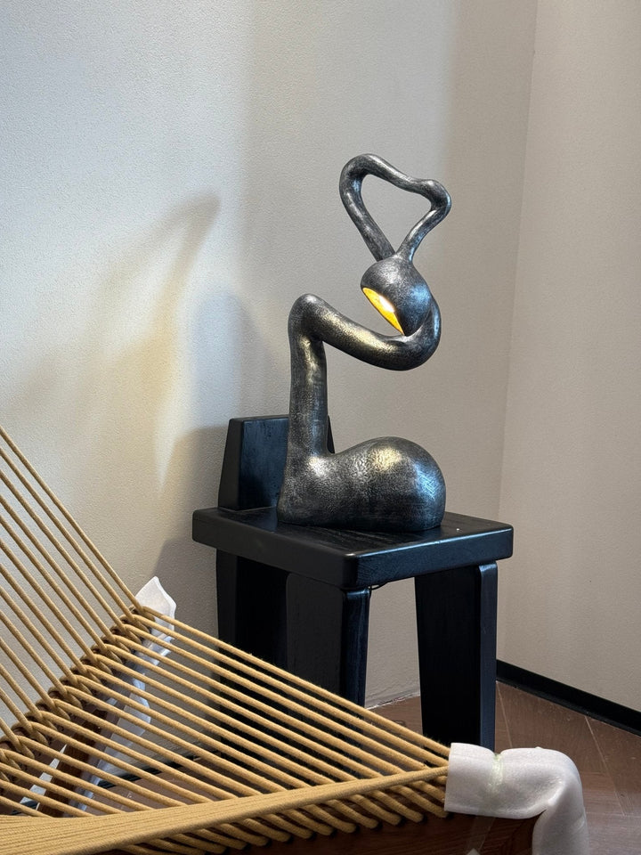 Lampa stołowa rzeźba mirry