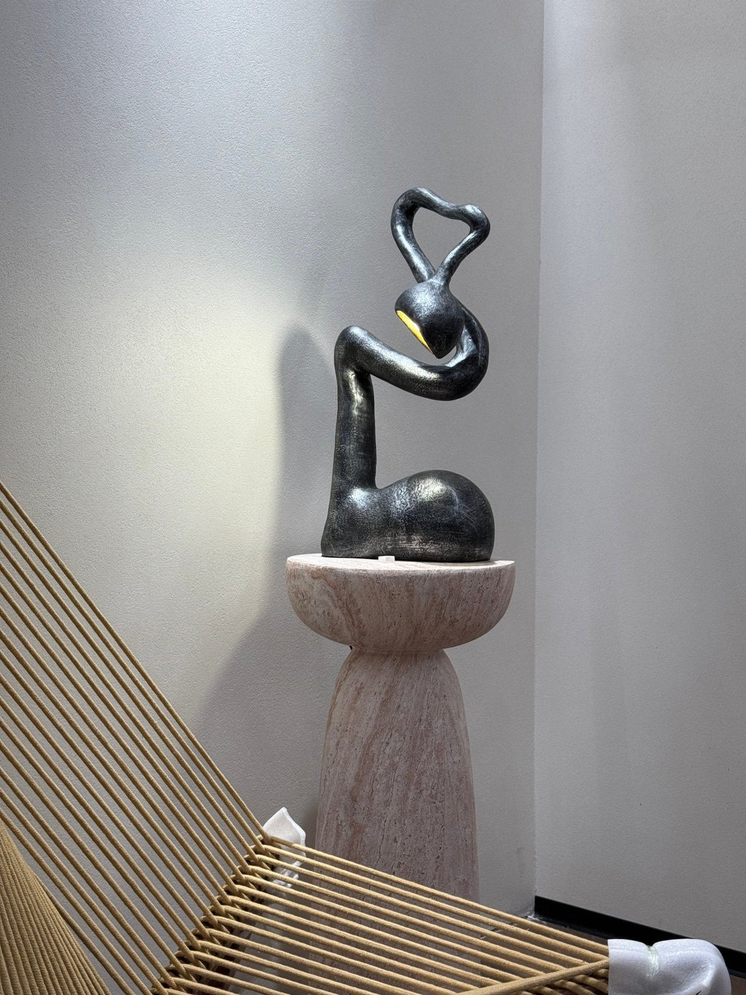 Lampa stołowa rzeźba mirry