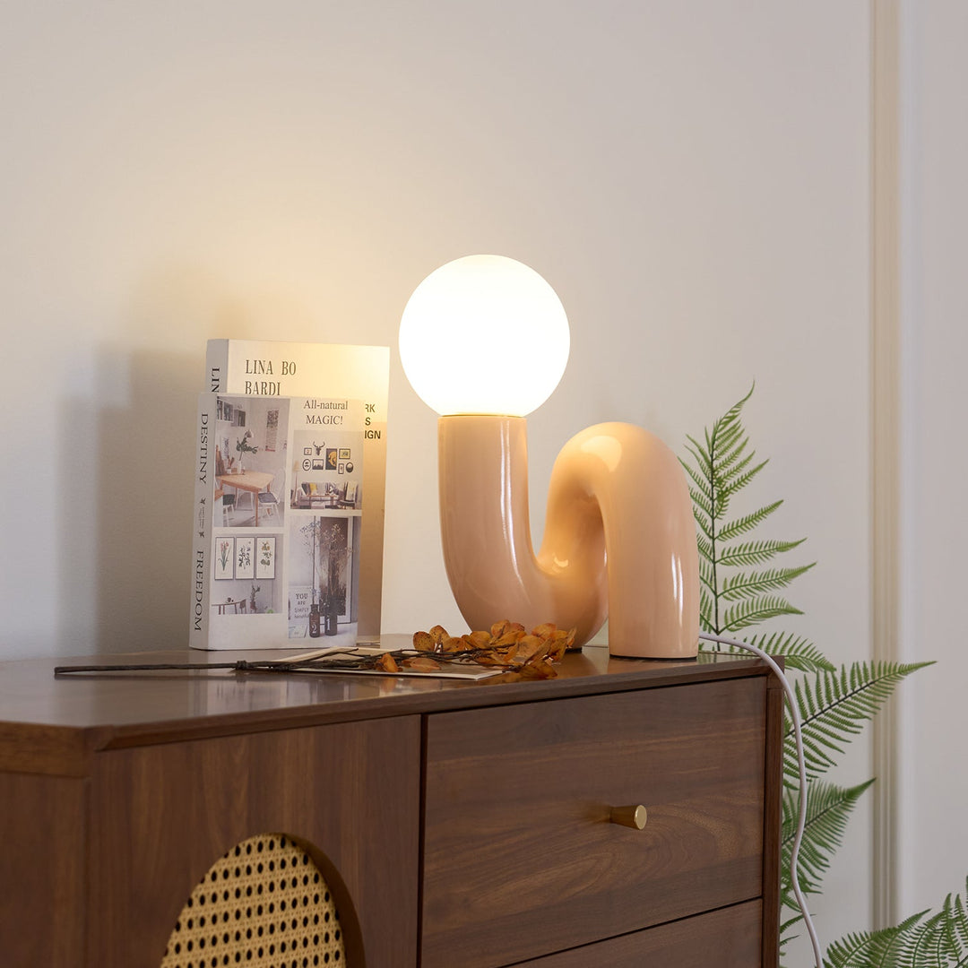 Zabawna Lampa Stołowa w Kształcie N